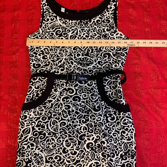 London Times Sleeveless Belted Paisley Black/White Dress with Pockets in Size 8 - Picture 7 of 8